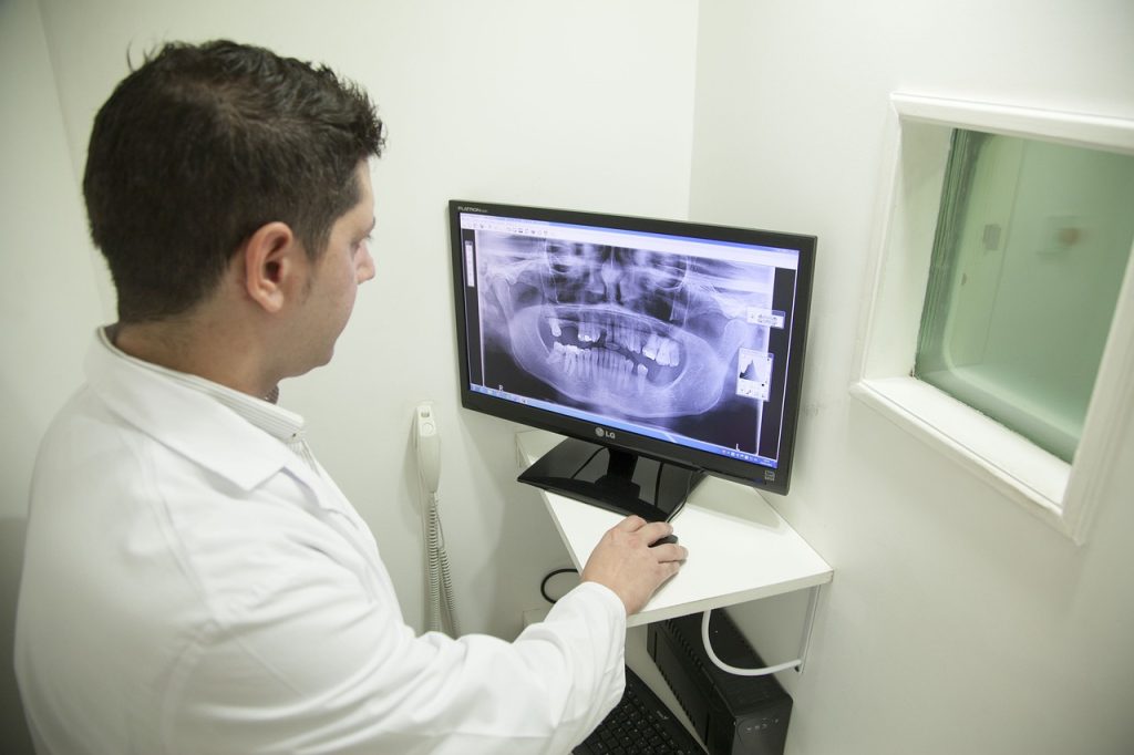 x-ray of the jaw, mandible, odontology-2416944.jpg